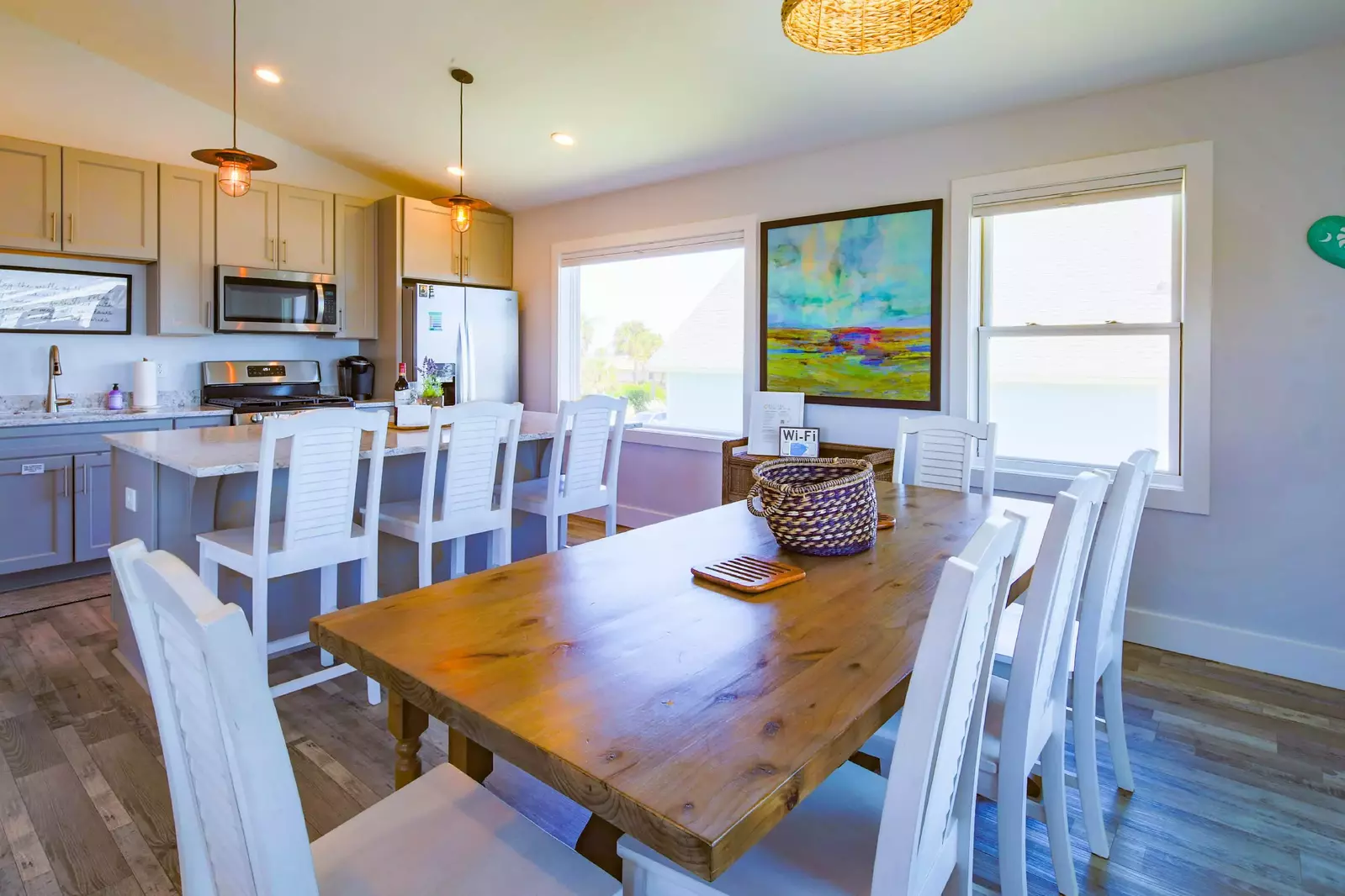 The open floor plan layout makes it very easy to interact with your friends & family.