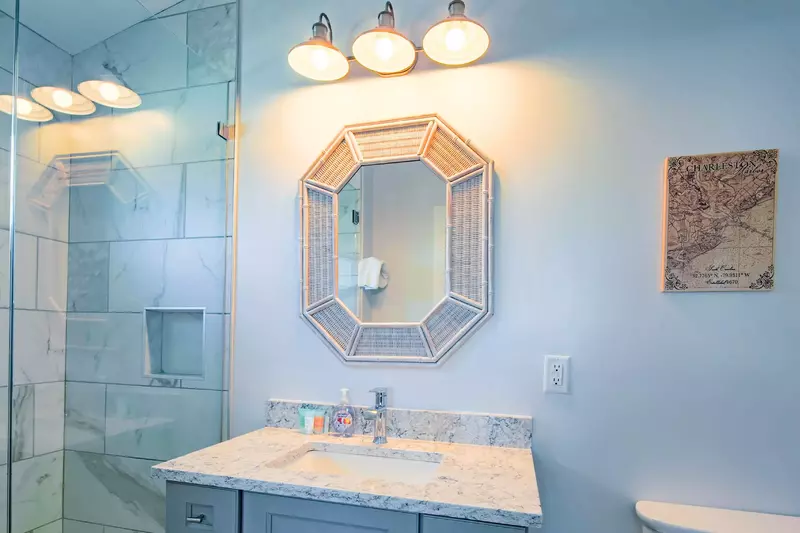 The master bedroom has an en suite bathroom.