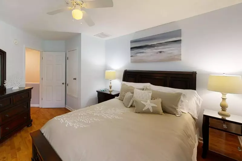 Master with Queen Bed