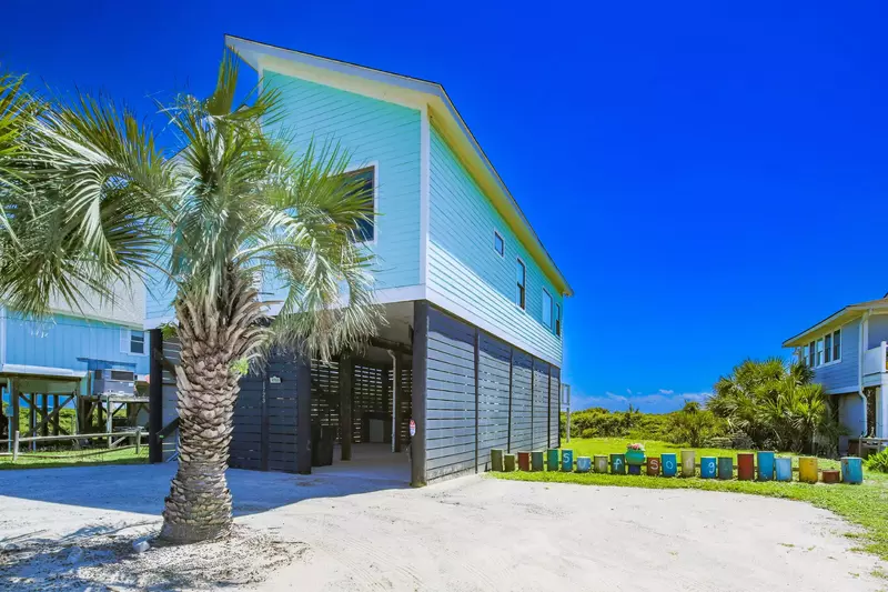 You may park a maximim of 4 vehicles at Surfsong Cottage on the spacious driveway and carport.