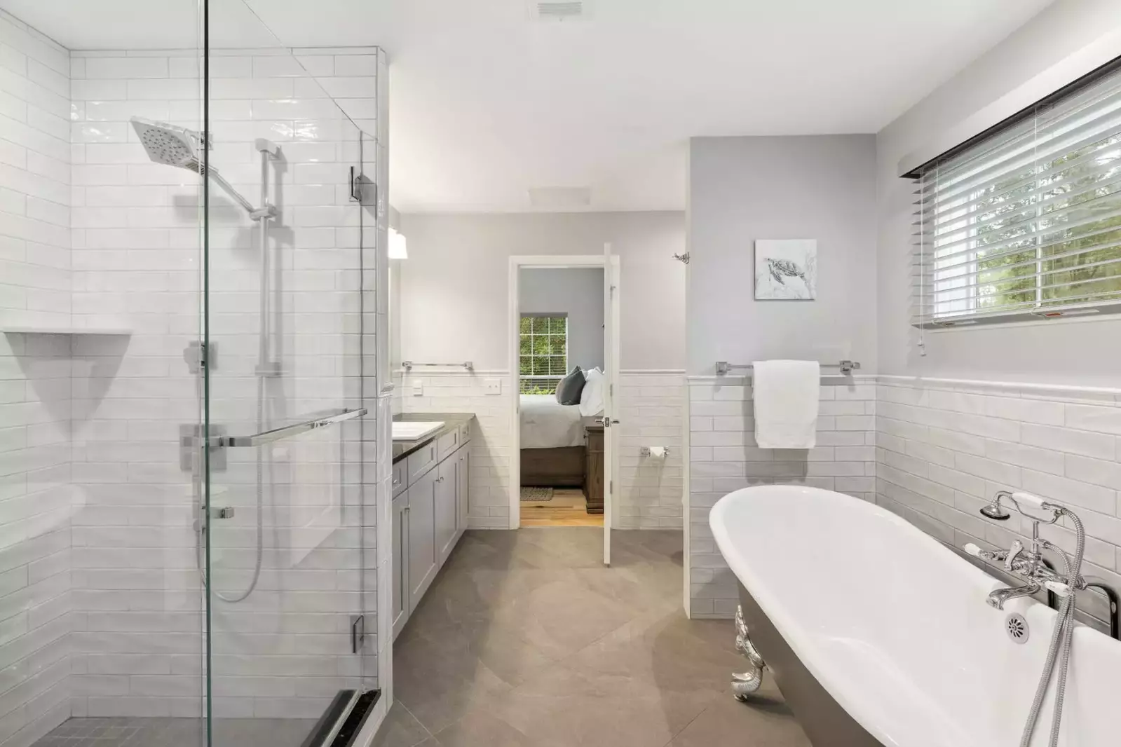 Primary bedroom en-suite