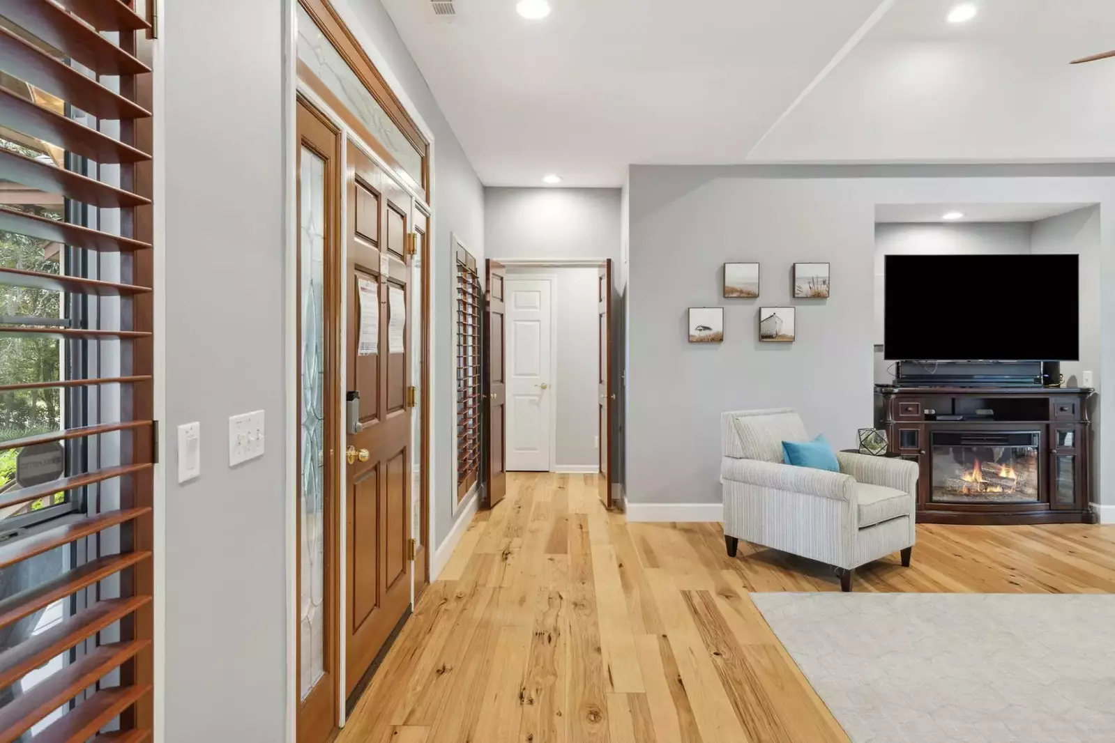 The hallway leading to two guest rooms and bath.