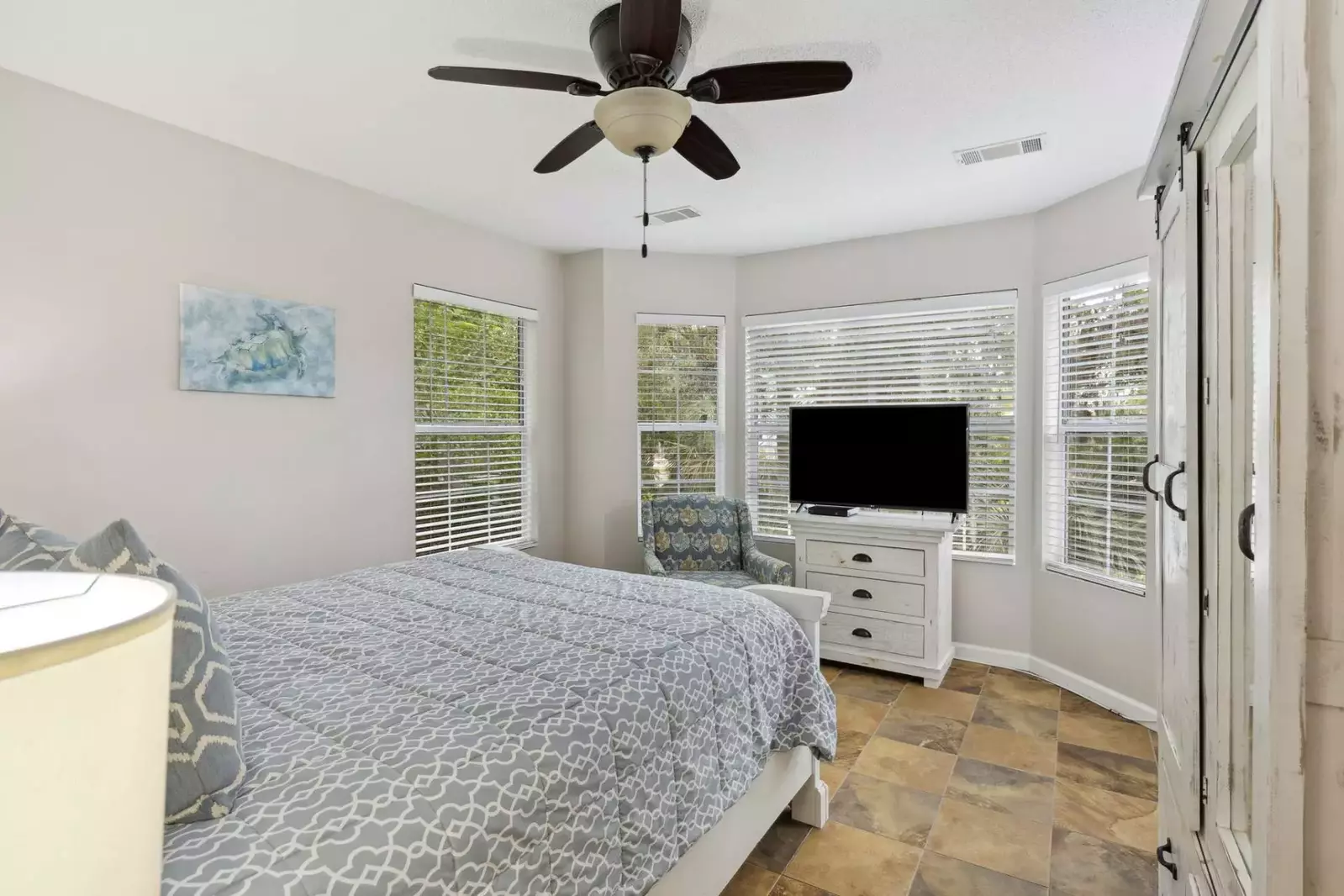 All guest rooms have a TV, ceiling fan and plenty of space to enjoy.