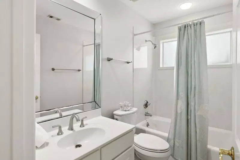 Guest bathroom with shower/tub combo