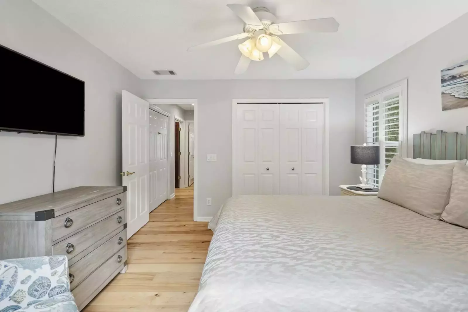 Guest bedroom with king bed
