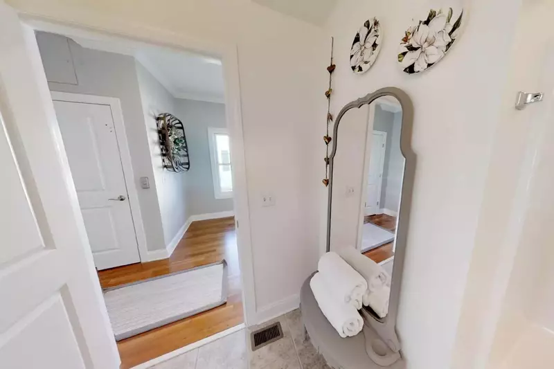 Pass-thru Bath on third level