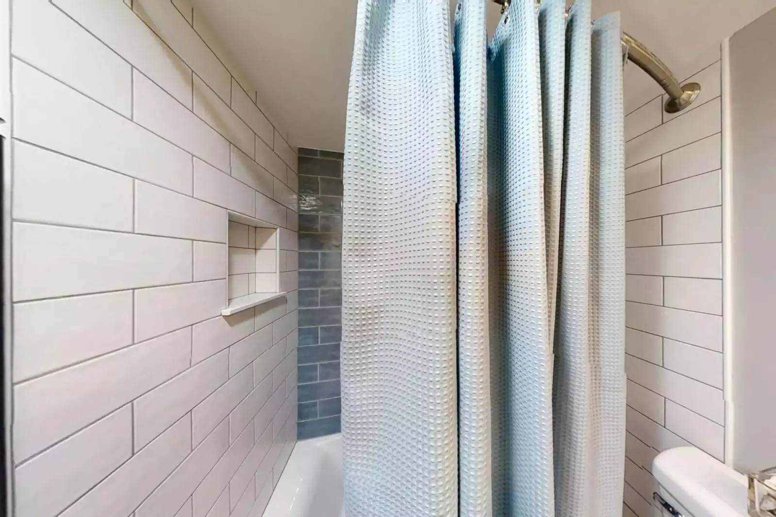 Beautiful tile in the shower/tub