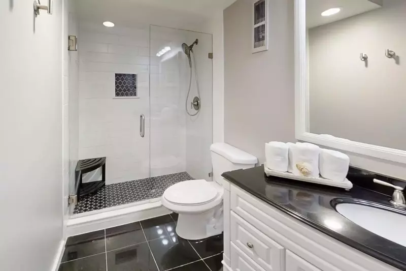 Recently renovated ensuite bath-third level