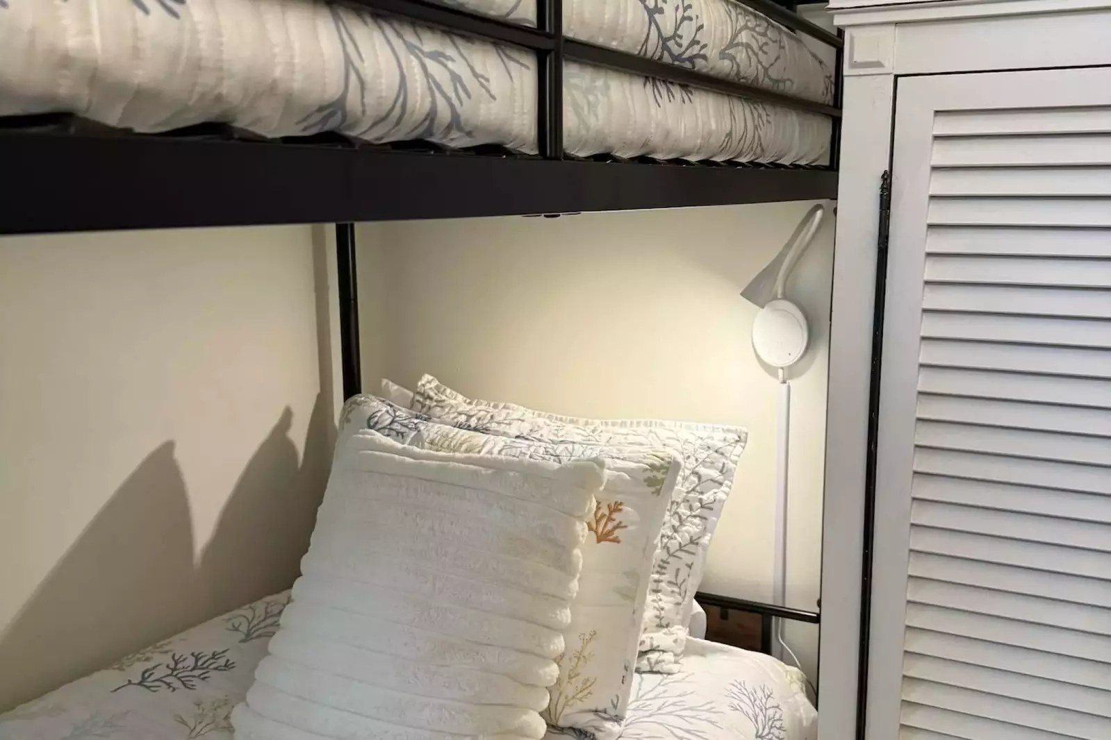 Reading lights on lower bunks