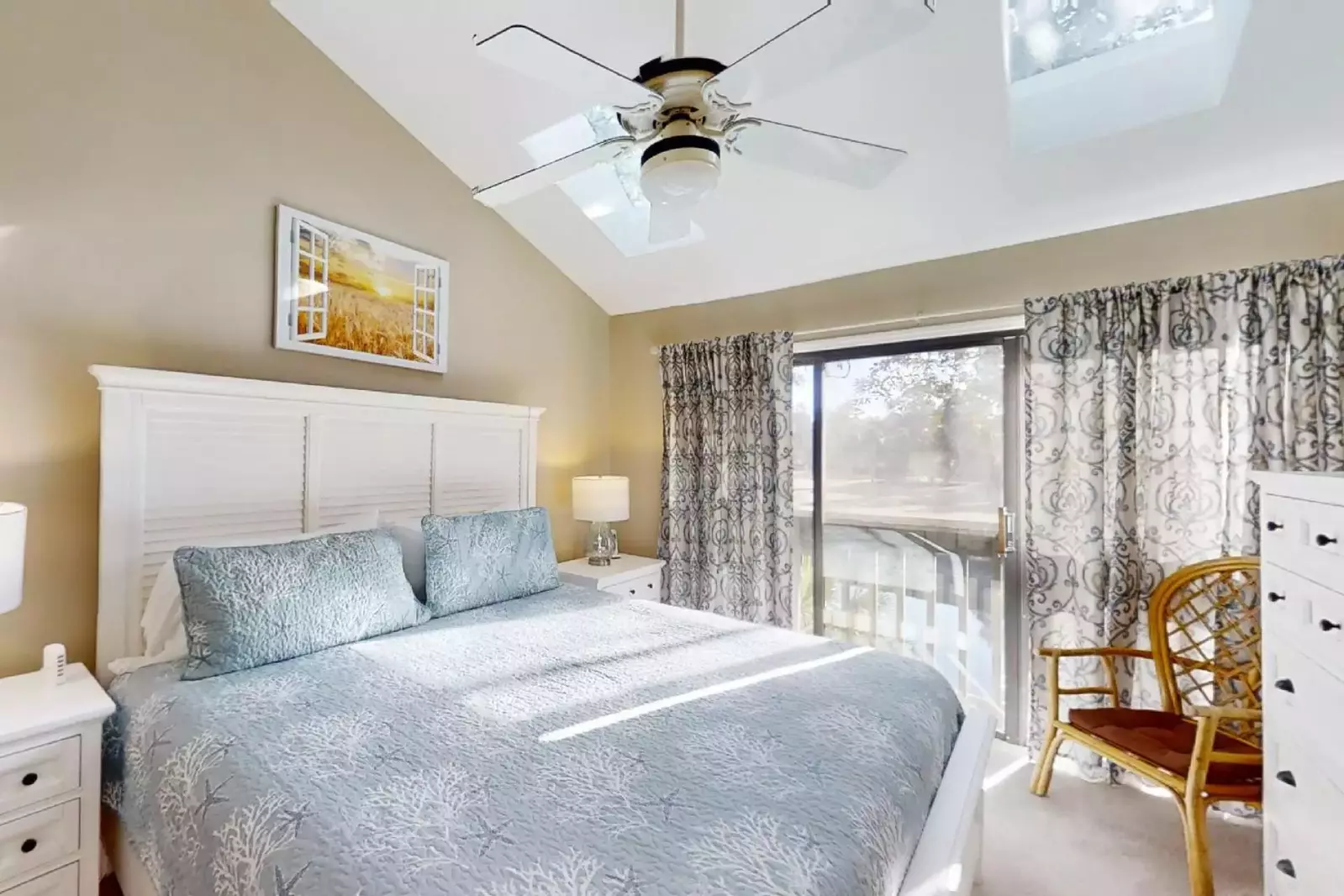 A lovely retreat with vaulted ceiling and sky lights