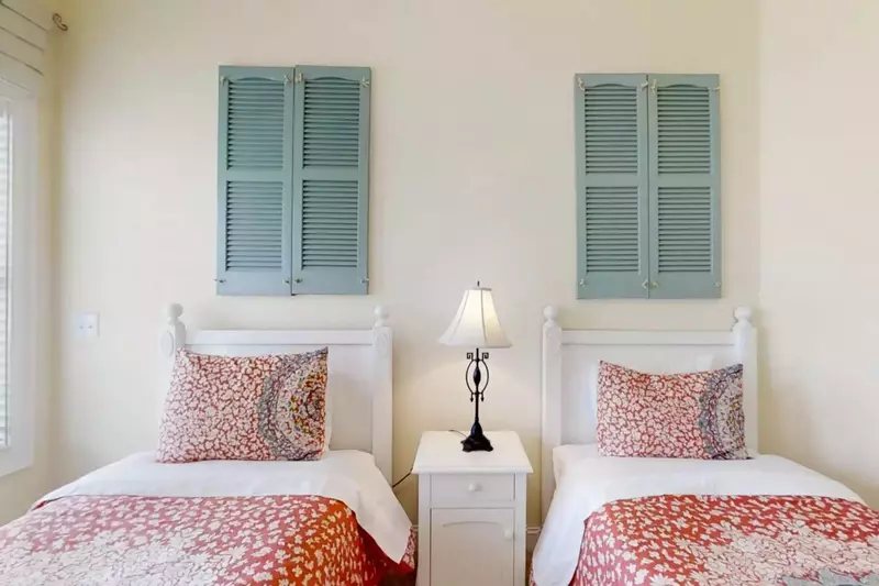 Guest bedroom #4-two twin beds