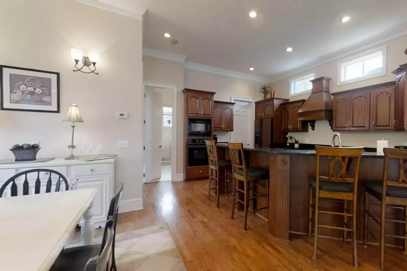 Counter seating for 4