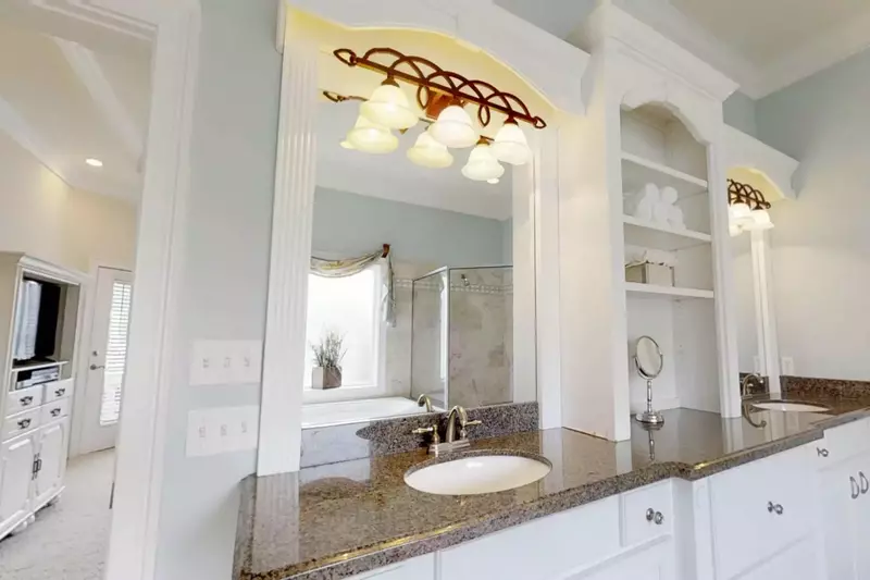 Master en suite bathroom