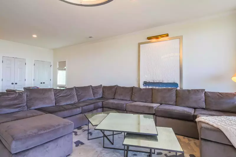 There's plenty of room on the spacious sectional sofa for you to gather with your friends or family.