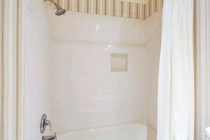 The en suite bathroom also features a shower/tub combo.