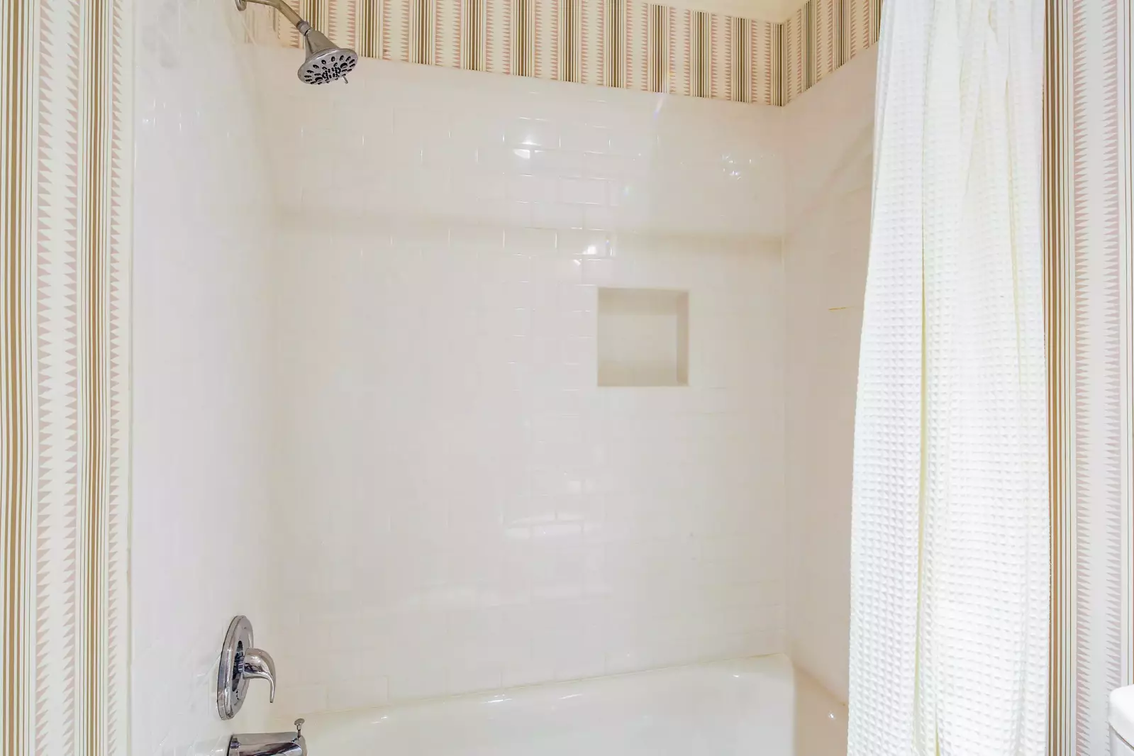 The en suite bathroom also features a shower/tub combo.