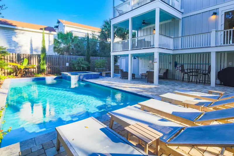 Sea Gem has a private pool and hot tub, which can be heated for an additional fee.