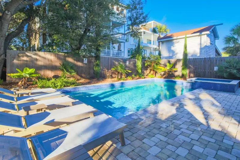 Both the private pool and the hot tub can be heated for an additional fee.