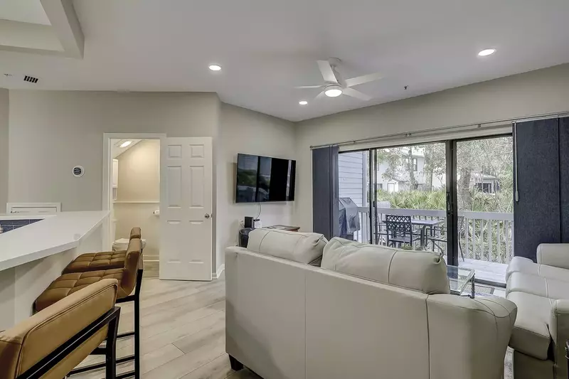 Counter seating for four