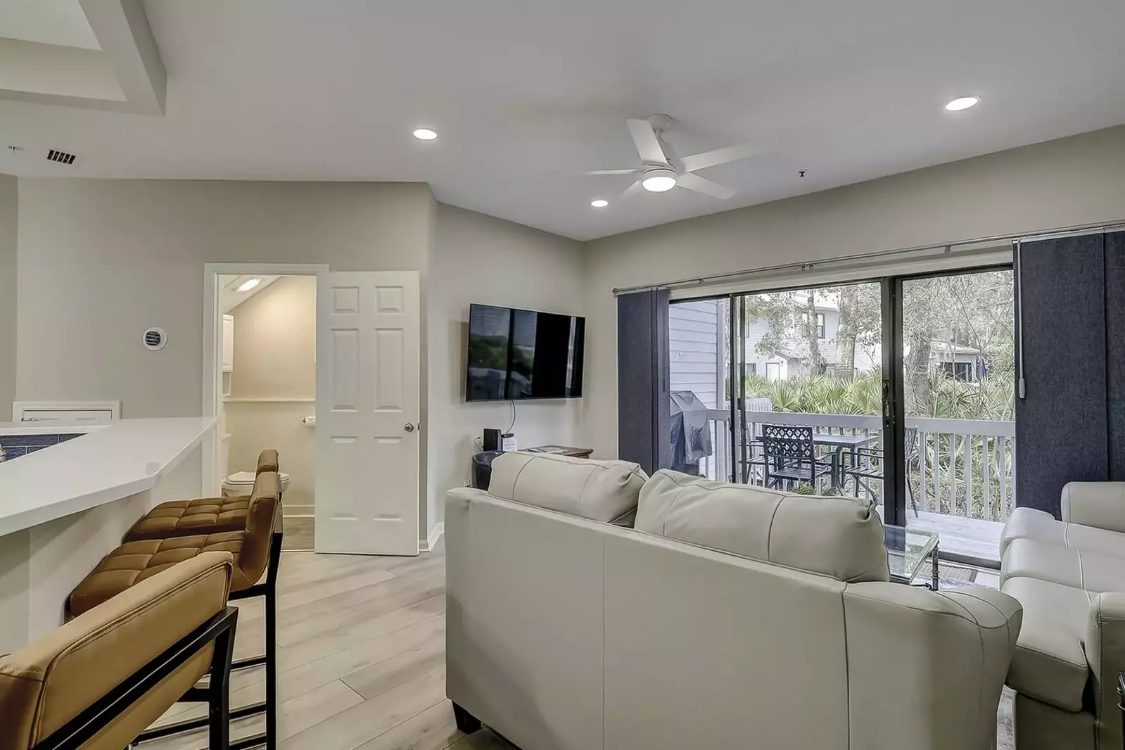 Counter seating for four