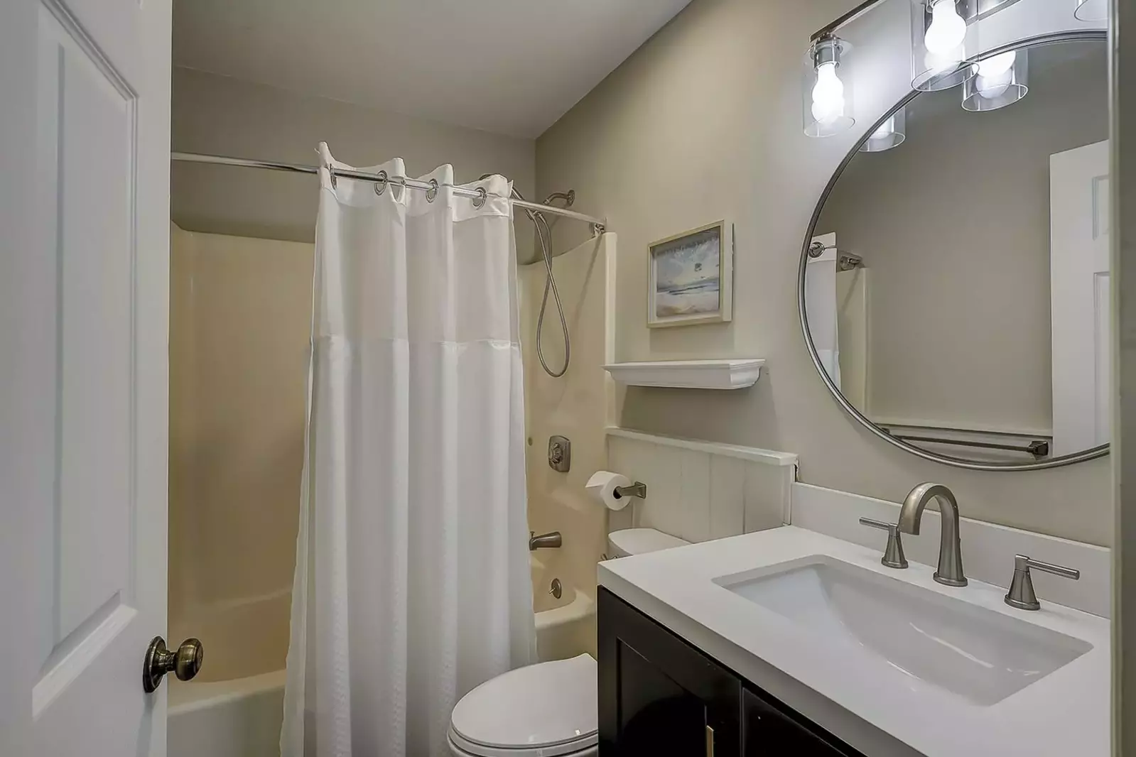 Primary Ensuite Bath with Shower/Tub Combo