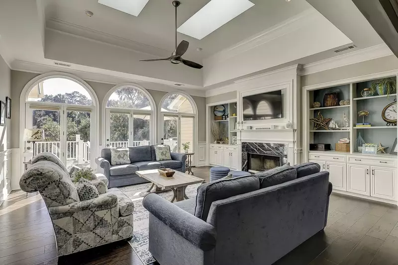 High ceilings, comfortable seating