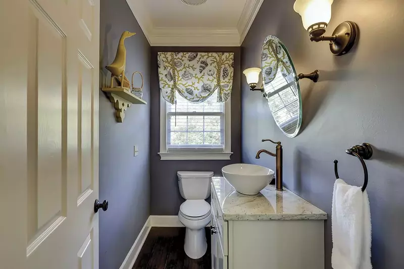 Guest bathroom close to Bedroom #4