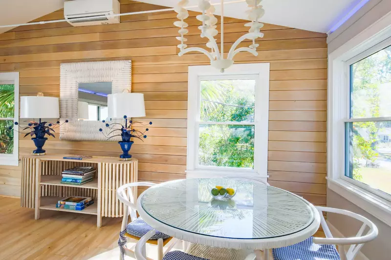 There is also a dining table that seats 4 in the living room.