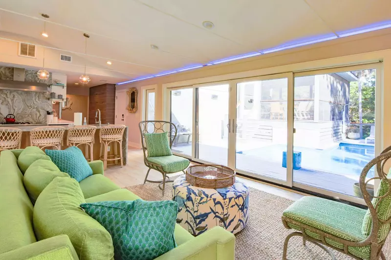 The open floor plan layout makes it very easy to interact with your friends & family.