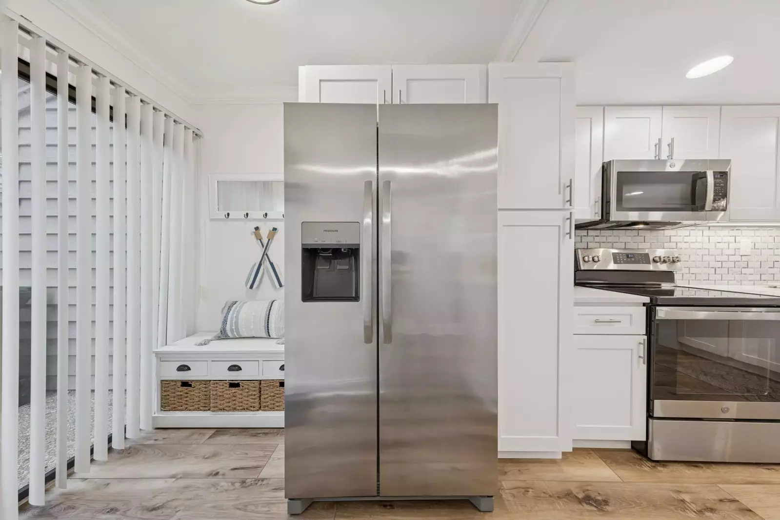 Tiny Alcove-perfect for shoes & beach bags