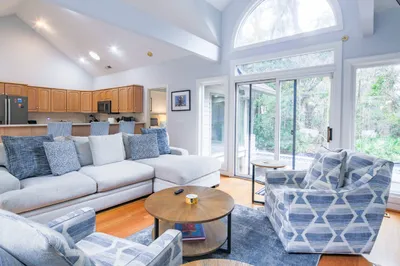 The open layout between the living room and kitchen make it very easy to interact with your guests.