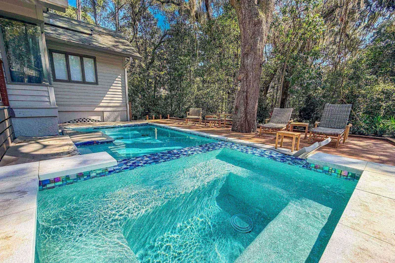 Both the private pool and the hot tub can be heated for additional fees.