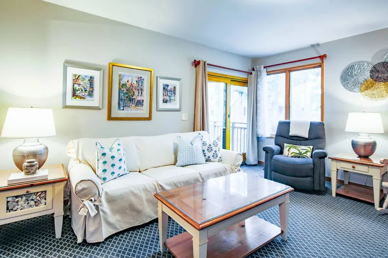 Driftwood Dreams is a Windswept villa located just steps away from the ocean on Kiawah Island.