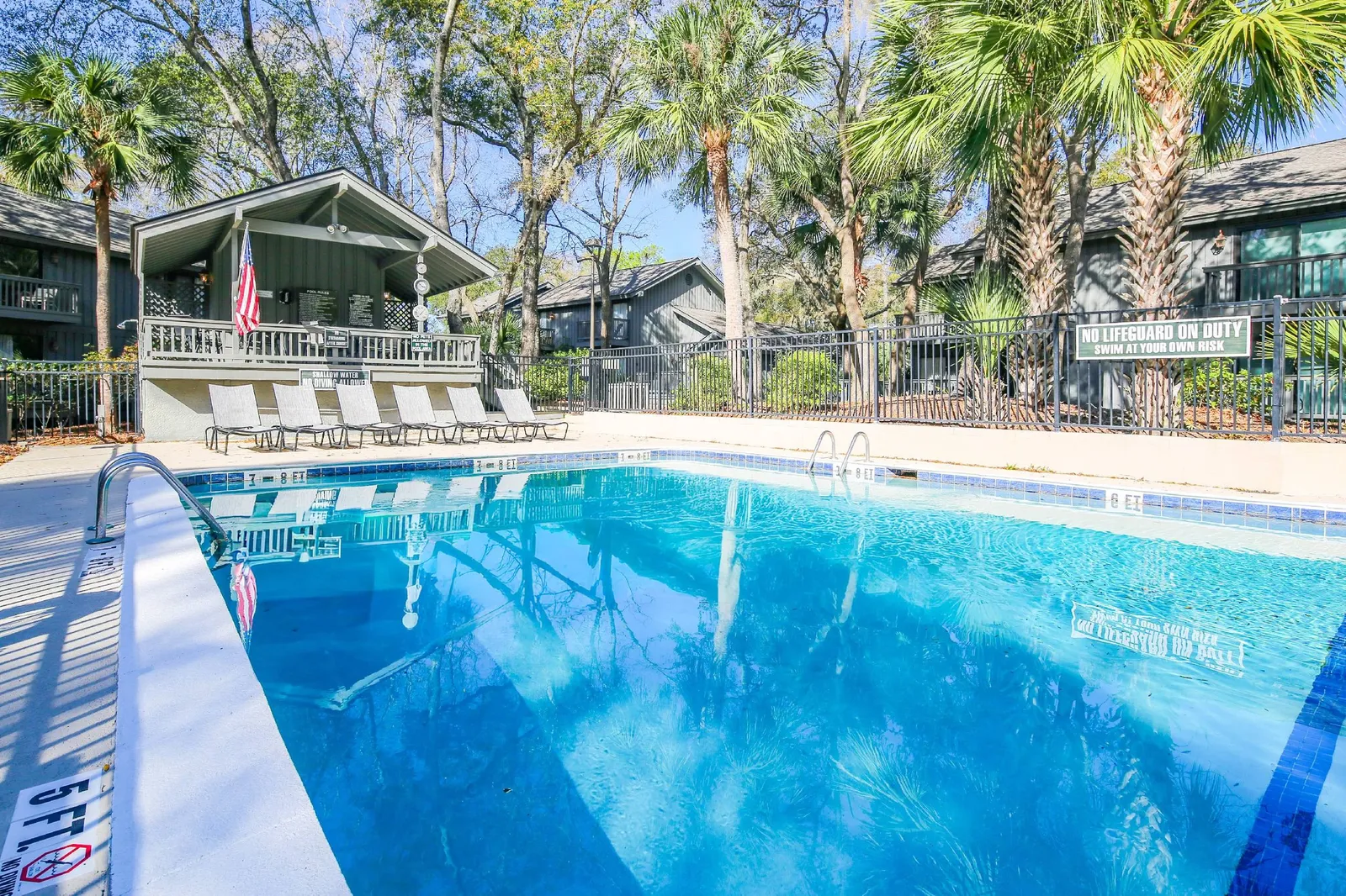 Guests of Siesta by the Sea are welcome to access the community pool.