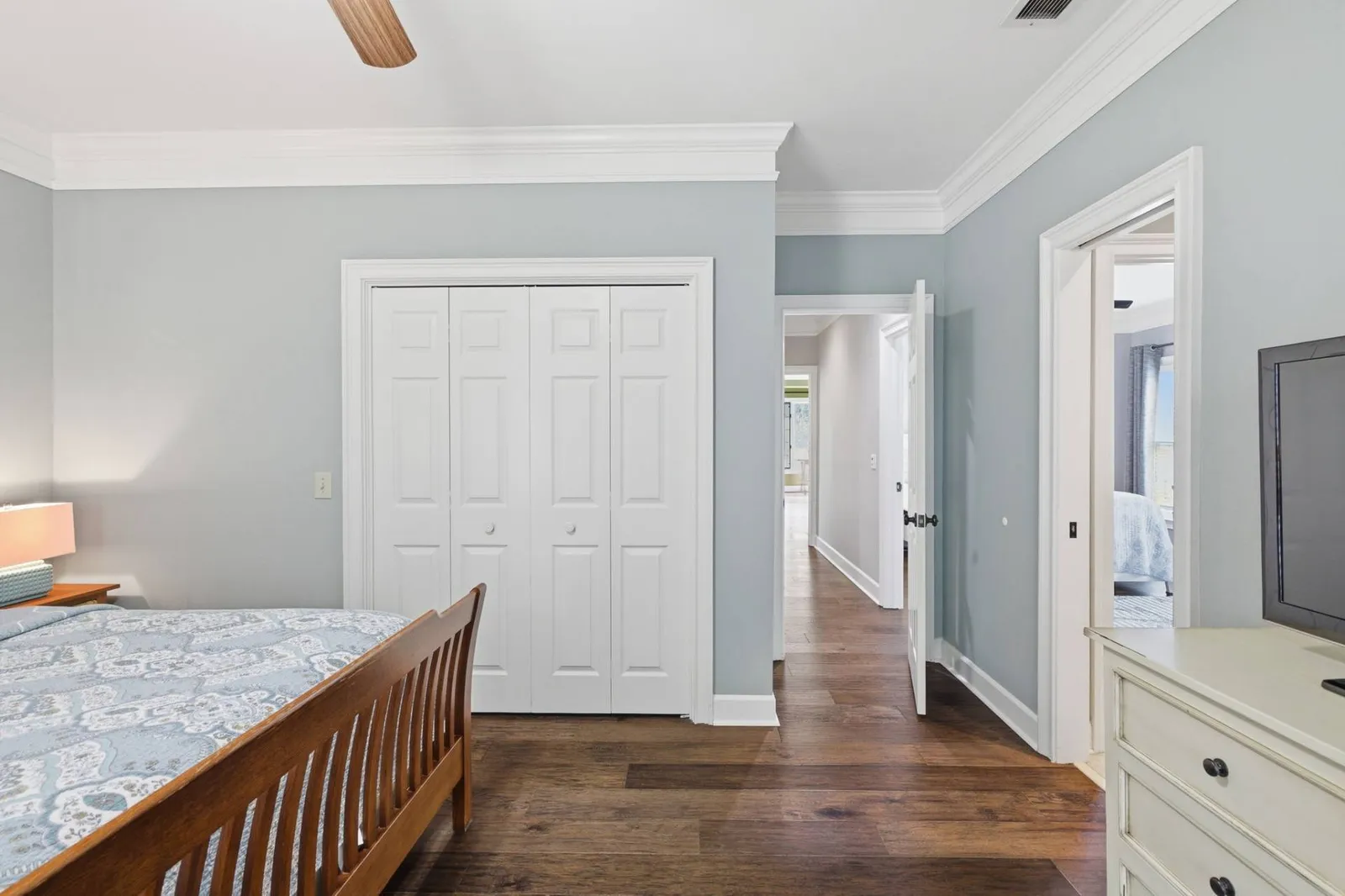 Bedroom #3-Ceining fan, large closet and a jack and jill bathroom