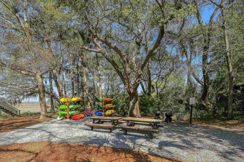 Guests of Bay Pointe Sanctuary are welcome to use the community grilling area adjacent to the community pool.