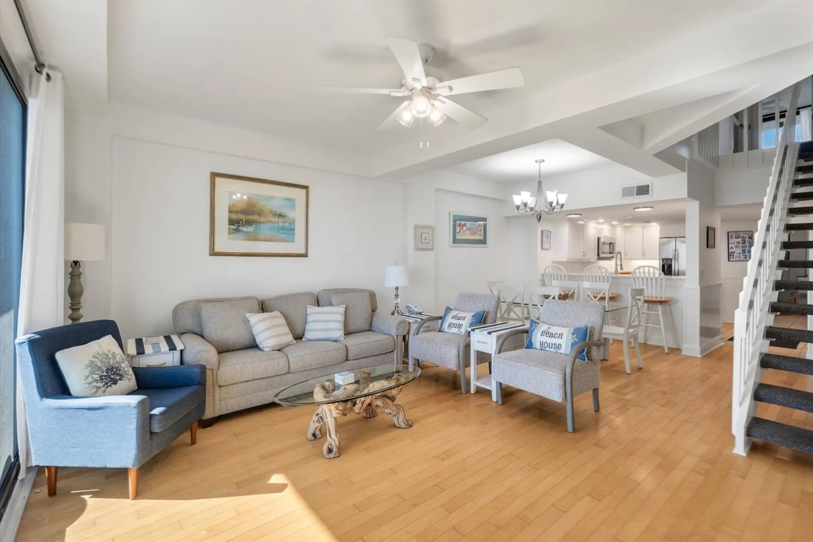 The open layout makes it easy to interact with your guests in the kitchen, living room and dining area.