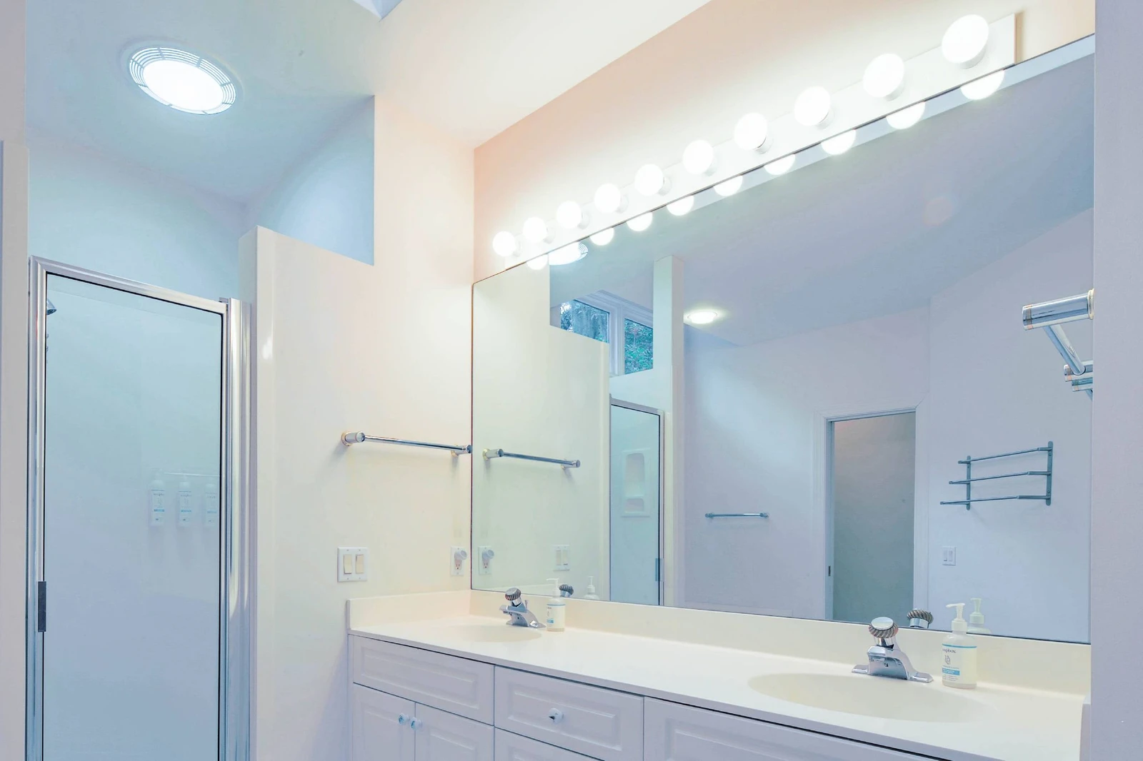 The primary en suite bathroom features a dual sink vanity and a walk-in shower.