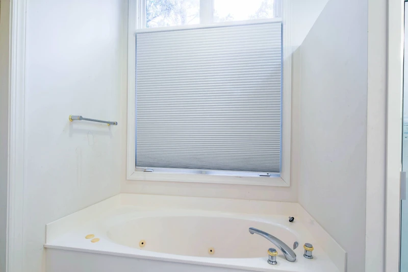 The primary en suite bathroom also features a separate bath tub.