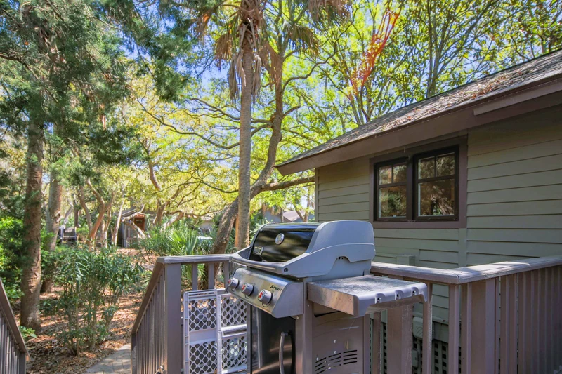 There is also a gas BBQ grill available for guest use on the back deck.