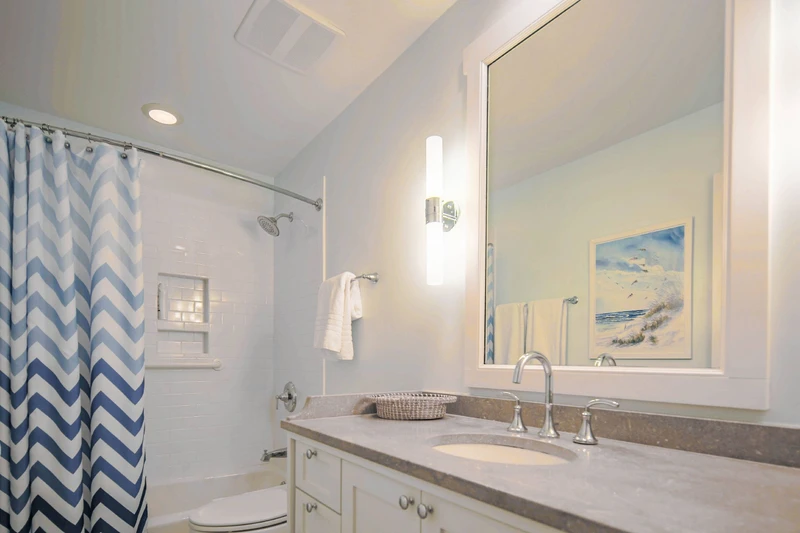 The hallway bathroom is located in between the queen bedroom and the twin bedroom.