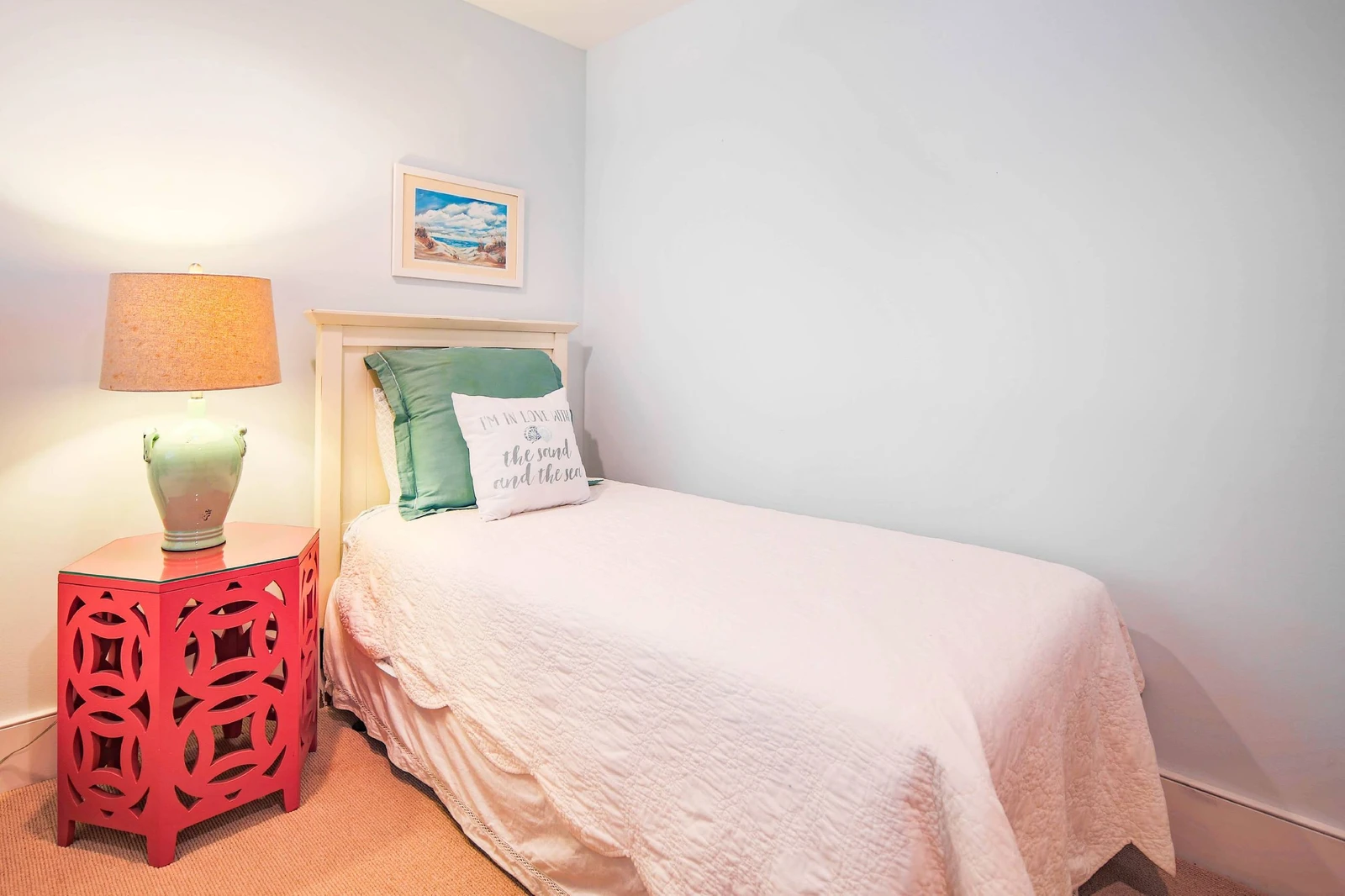 The twin bedroom is perfect for kids, golf trips or friends' getaways.