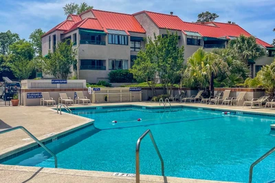 Guests of Good Vibes are welcome to access the Anchorage community pool.