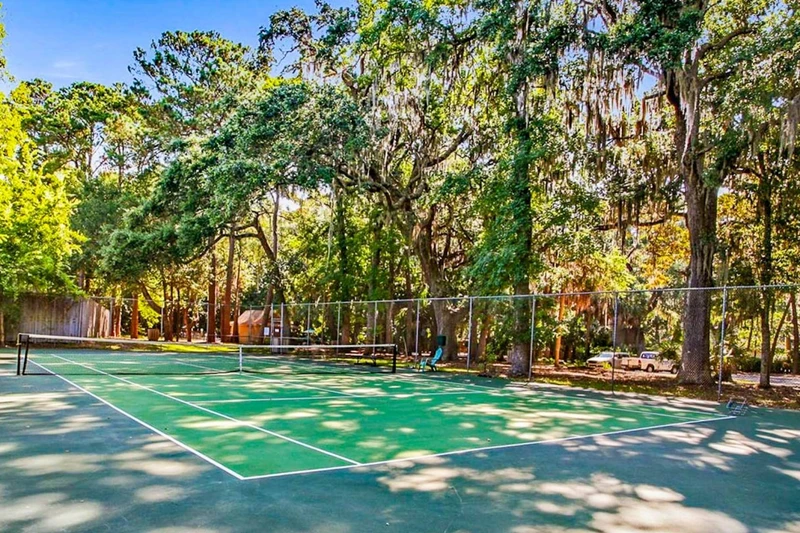 Guests of Beach Runners may also access the Greenwood Forest community tennis courts.