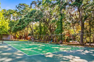 Guests of Beach Runners may also access the Greenwood Forest community tennis courts.