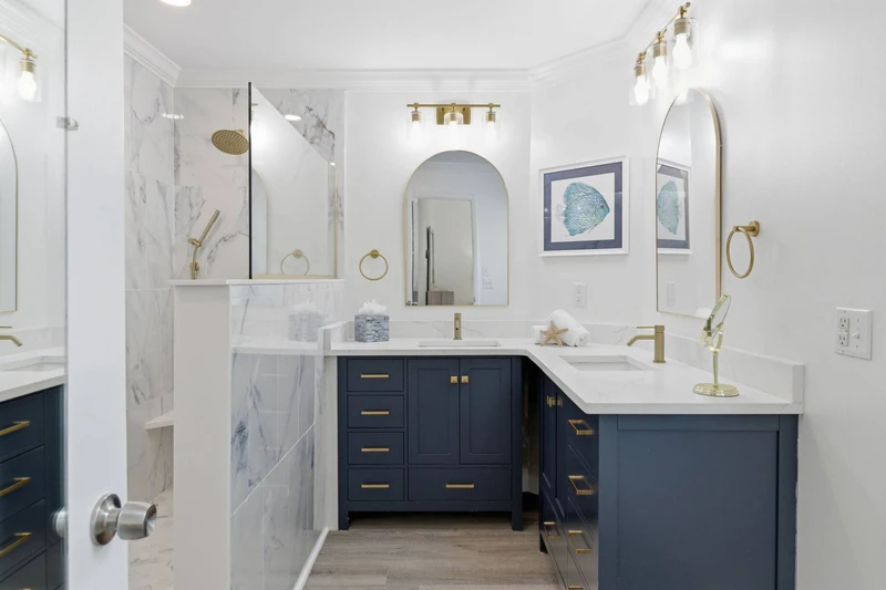 Stunning en-suite bath in primary suite