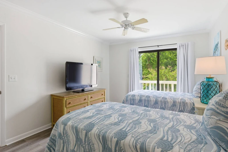 Slider to shared balcony with bedroom #2
