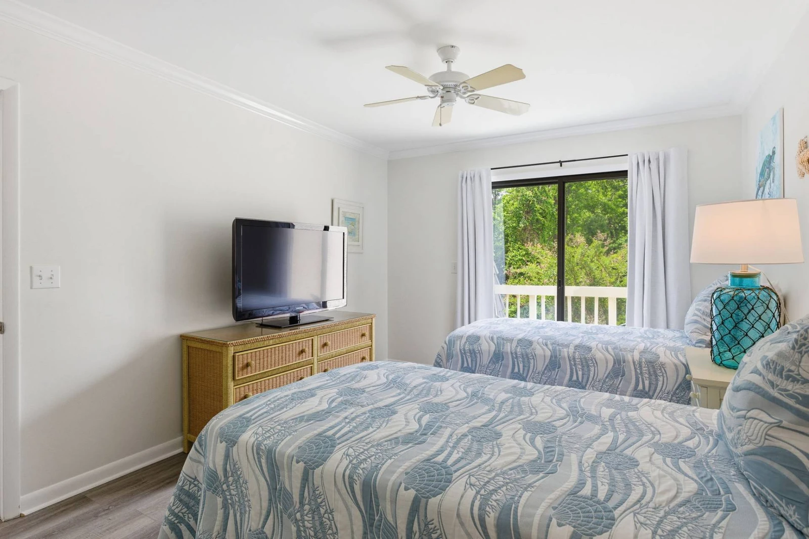 Slider to shared balcony with bedroom #2