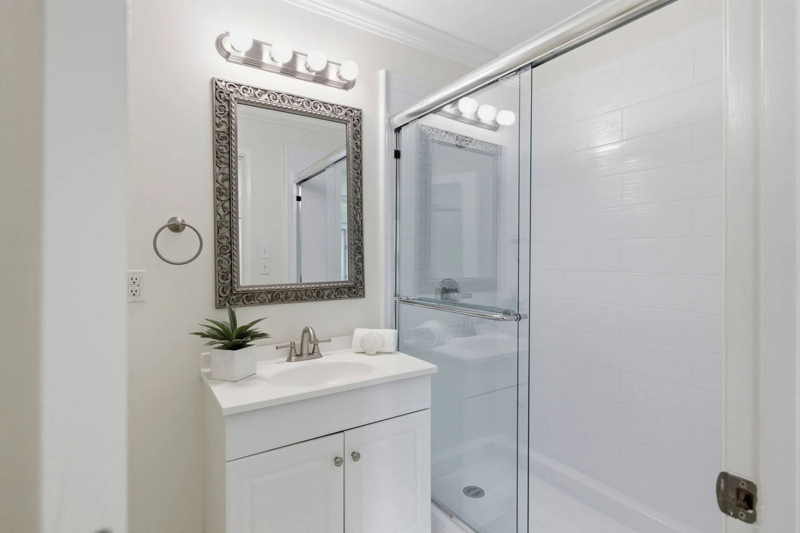 En suite bath with walk-in shower