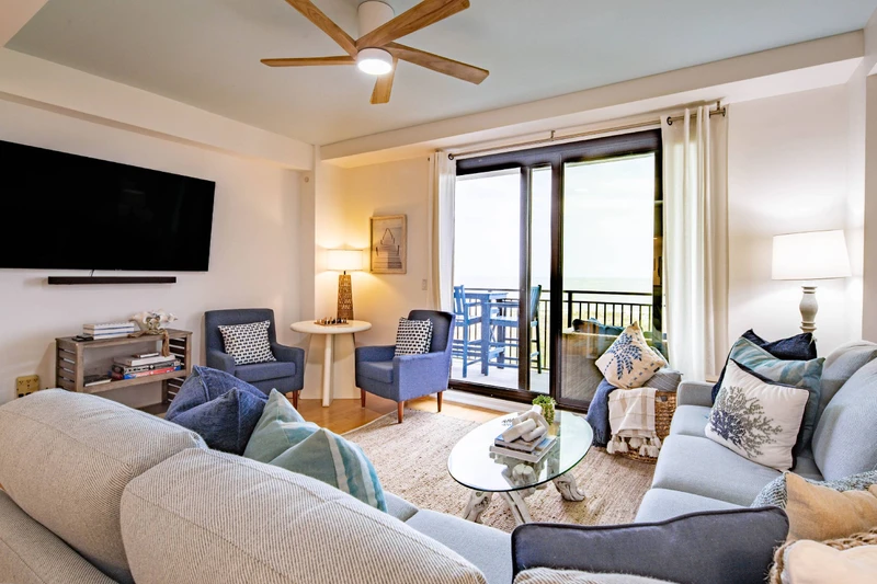 A Wave From It All is an oceanfront, penthouse unit in the Shipwatch community in Wild Dunes Resort.